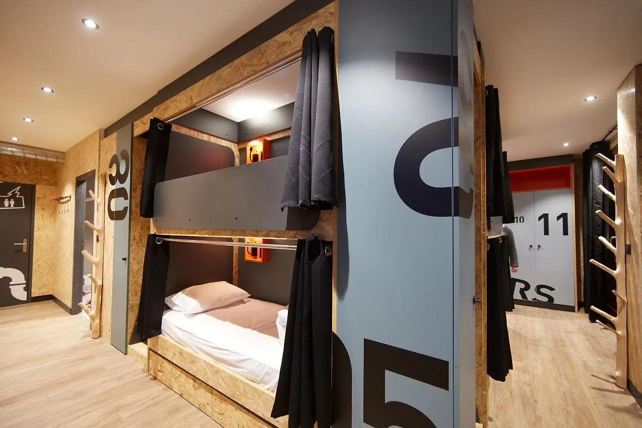 Moontain Hostel Oz 2*,