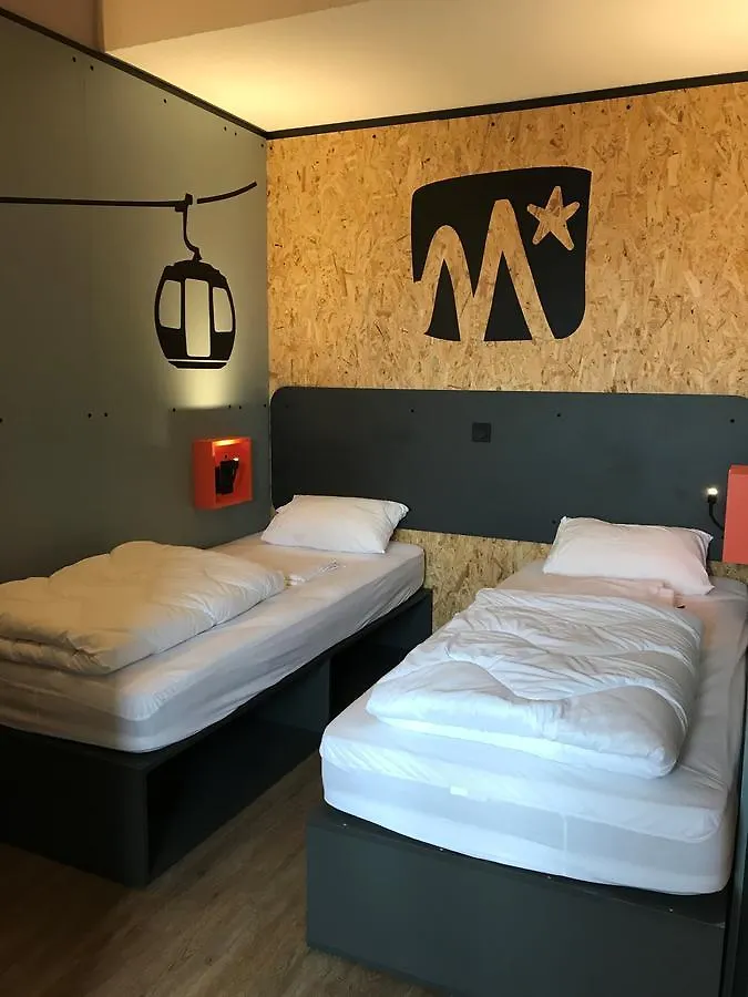 Moontain Hostel Oz 2*,